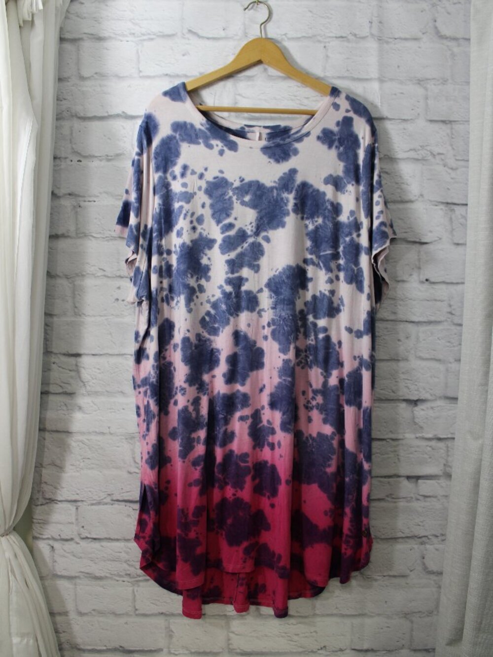 Livi Lane Bryant 26/28L Pink Blue Ombre Tie Dye Shortsleeve Side Slit Tunic Top